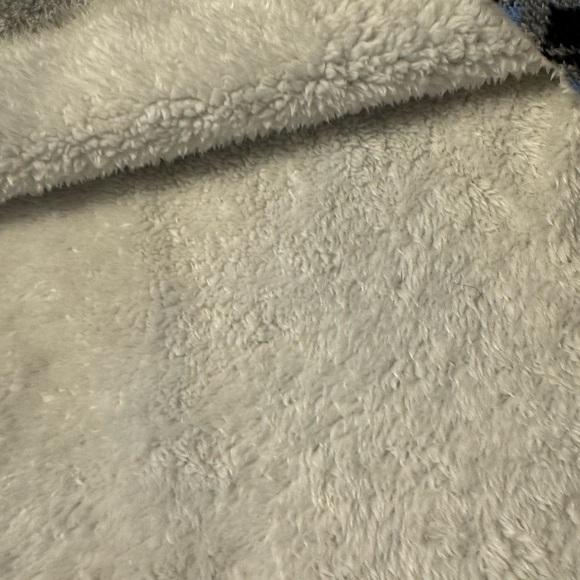 Vera Bradley Cozy Cowl Playful Penguins Intarsia Sherpa Lined Infinity Scarf - Picture 6 of 10